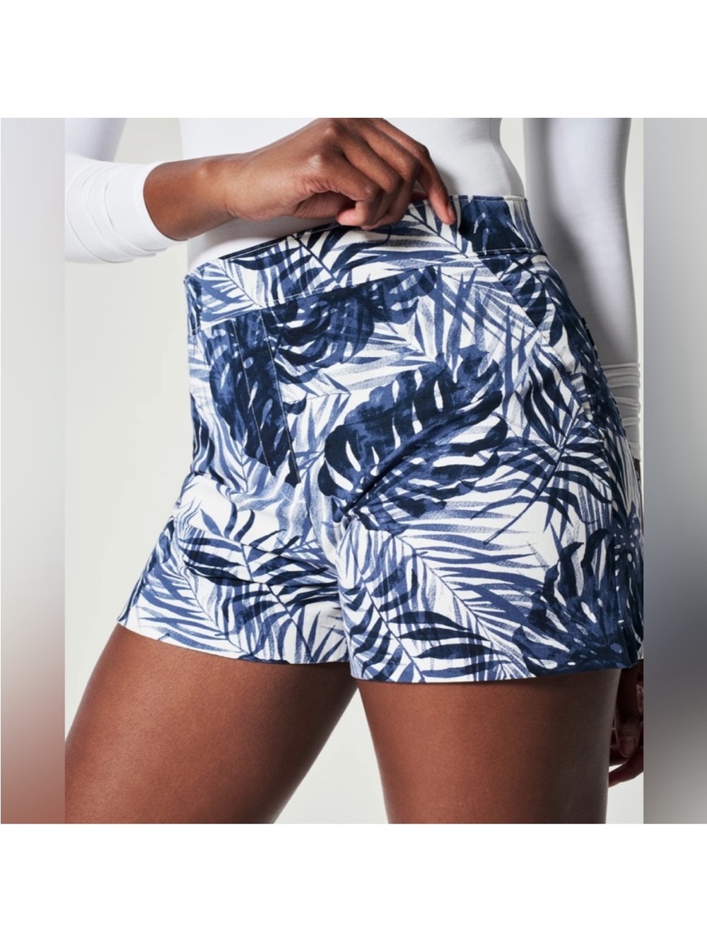 Spanx On The Go Tropical Palm Print Shorts Medium